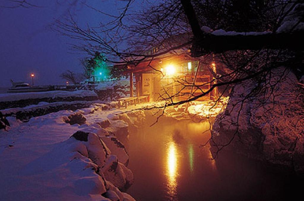 Отель Marukoma Onsen Ryokan Титосе Экстерьер фото